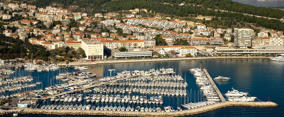 Catamaran Charter Italy base center