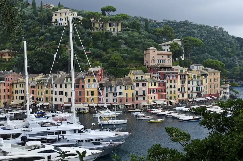 What are the most popular sailing destinations in Italy?